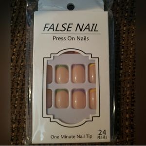 24 Press On Nails